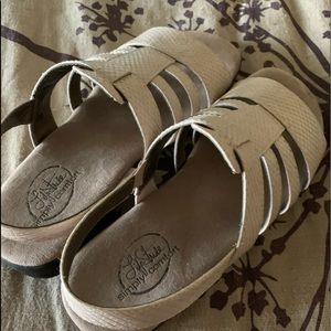 Lifestride newer wore twice.  Great condition